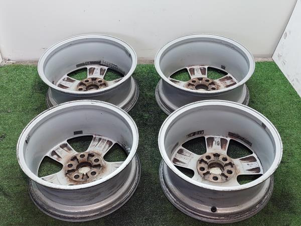 Jante Especial / Jantes Especiais FORD FOCUS II Turnier (DA_, FFS, DS) | 04 - 12 Imagem-7 Jante Especial / Jantes Especiais FORD FOCUS II Turnier (DA_, FFS, DS) | 04 - 12 Imagem-7