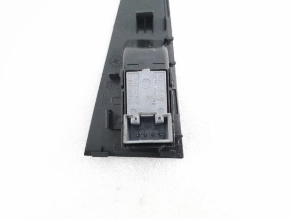 Comando/Interrutor/Botao Vidro Tras Dto SEAT LEON (1P1) | 05 - 13 Imagem-2 Comando/Interrutor/Botao Vidro Tras Dto SEAT LEON (1P1) | 05 - 13 Imagem-2