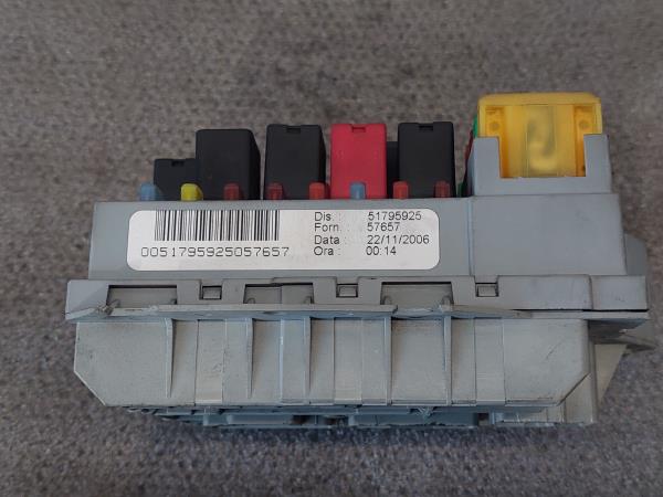 Caixa Fusiveis LANCIA MUSA (350_) | 04 - 12 Imagem-3 Caixa Fusiveis LANCIA MUSA (350_) | 04 - 12 Imagem-3