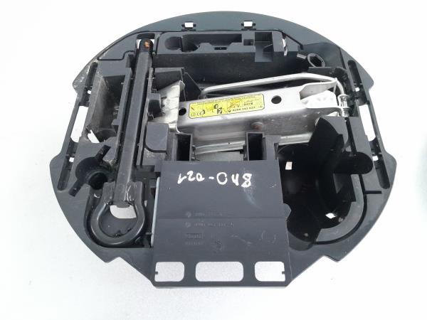 Kit Pneu Suplente / Macaco RENAULT CLIO III (BR0/1, CR0/1) | 05 - Imagem-2 Kit Pneu Suplente / Macaco RENAULT CLIO III (BR0/1, CR0/1) | 05 - Imagem-2