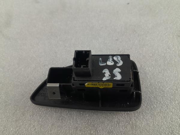 Comando/Interrutor/Botao Vidro Tras Esq FIAT BRAVO II (198_) | 06 - Imagem-1 Comando/Interrutor/Botao Vidro Tras Esq FIAT BRAVO II (198_) | 06 - Imagem-1