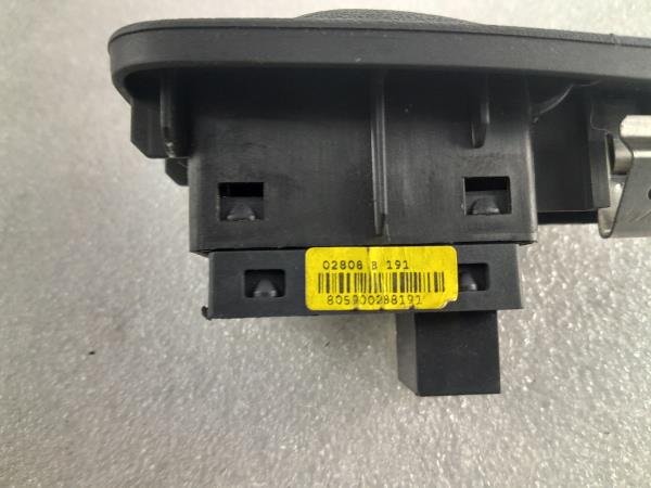 Comando/Interrutor/Botao Vidro Tras Esq FIAT BRAVO II (198_) | 06 - Imagem-2 Comando/Interrutor/Botao Vidro Tras Esq FIAT BRAVO II (198_) | 06 - Imagem-2