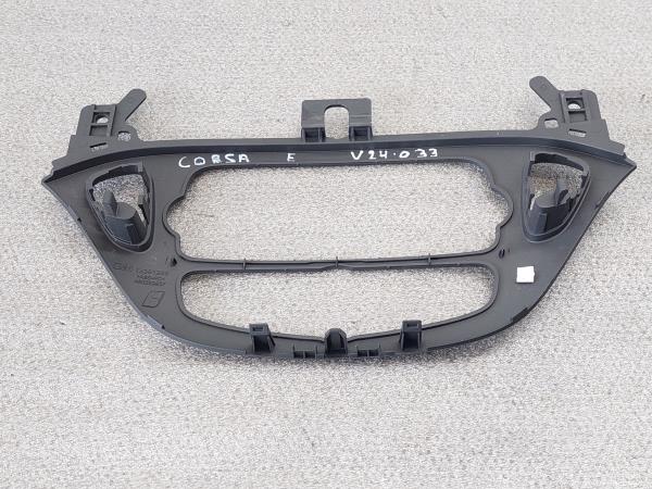 Moldura / Estrutura Consola Central / Rádio OPEL CORSA E (X15) | 14 - Imagem-2 Moldura / Estrutura Consola Central / Rádio OPEL CORSA E (X15) | 14 - Imagem-2
