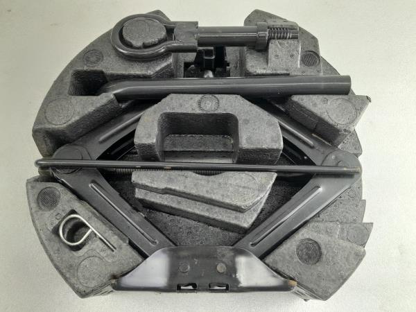 Kit Pneu Suplente / Macaco FORD FOCUS III Turnier | 10 - 
