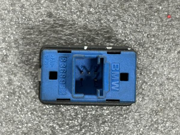 Comando/Interrutor/Botao Vidro Tras Dto BMW 5 (E39) | 95 - 03 Imagem-1 Comando/Interrutor/Botao Vidro Tras Dto BMW 5 (E39) | 95 - 03 Imagem-1