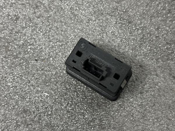 Comando/Interrutor/Botao Vidro Tras Dto BMW 5 (E39) | 95 - 03 Imagem-1 Comando/Interrutor/Botao Vidro Tras Dto BMW 5 (E39) | 95 - 03 Imagem-1