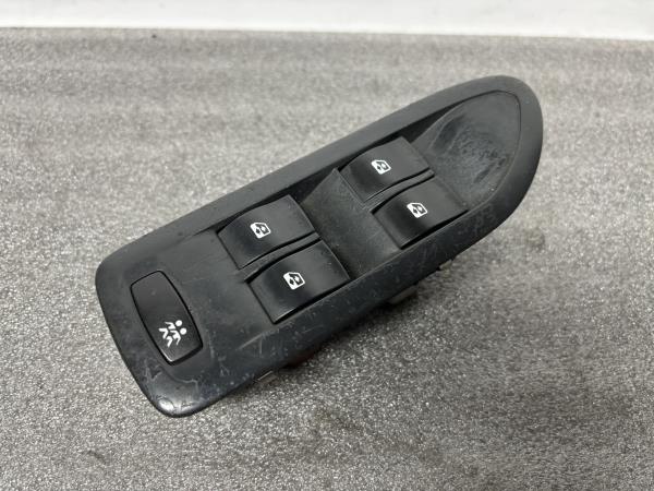 Comando/Interrutor/Botao Vidro Frente Esq RENAULT LAGUNA II (BG0/1_) | 01 - 07