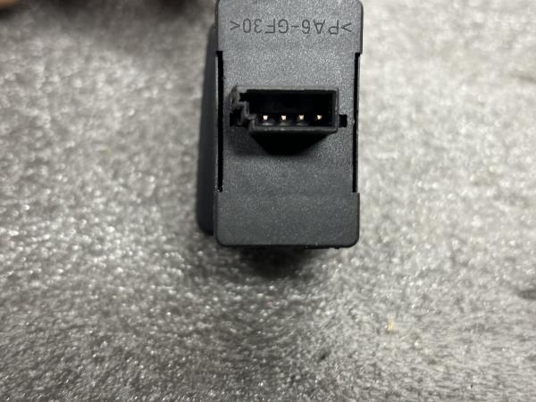 Comando/Interrutor/Botao Vidro Tras Dto BMW 3 (E46) | 97 - 05 Imagem-1 Comando/Interrutor/Botao Vidro Tras Dto BMW 3 (E46) | 97 - 05 Imagem-1