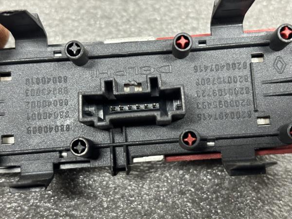 Interruptor / Botao (4 Piscas) RENAULT MEGANE II (BM0/1_, CM0/1_) | 01 - 12 Imagem-1 Interruptor / Botao (4 Piscas) RENAULT MEGANE II (BM0/1_, CM0/1_) | 01 - 12 Imagem-1
