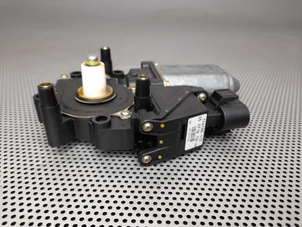 Motor Elevador Porta Tras Esq AUDI A4 Avant (8D5, B5) | 94 - 02 Imagem-1 Motor Elevador Porta Tras Esq AUDI A4 Avant (8D5, B5) | 94 - 02 Imagem-1