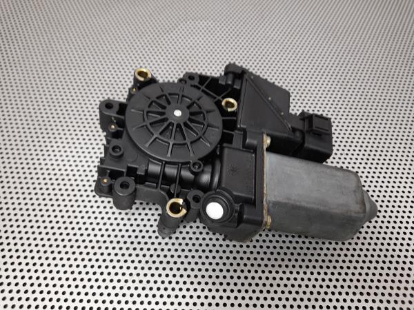 Motor Elevador Porta Tras Esq AUDI A4 Avant (8D5, B5) | 94 - 02 Imagem-2 Motor Elevador Porta Tras Esq AUDI A4 Avant (8D5, B5) | 94 - 02 Imagem-2