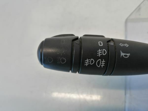 Comutador / Manete (Luzes/Piscas/Escovas/Fita) RENAULT CLIO II (BB_, CB_) | 98 - Imagem-1 Comutador / Manete (Luzes/Piscas/Escovas/Fita) RENAULT CLIO II (BB_, CB_) | 98 - Imagem-1