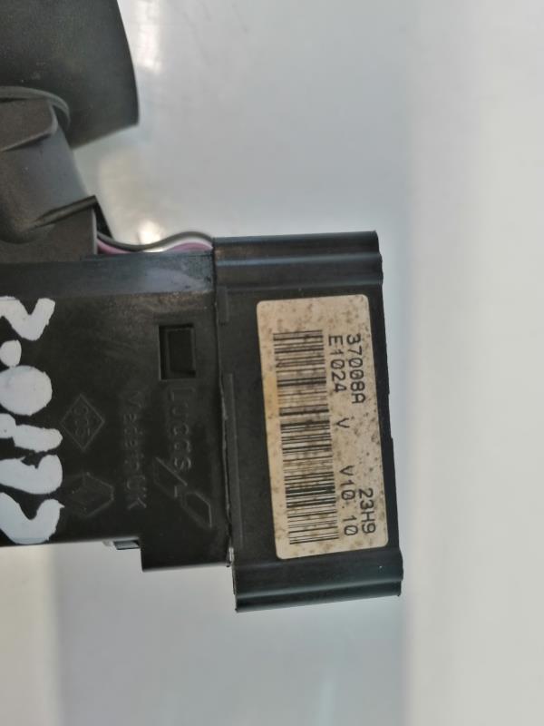 Comutador / Manete (Luzes/Piscas/Escovas/Fita) RENAULT CLIO II (BB_, CB_) | 98 - Imagem-2 Comutador / Manete (Luzes/Piscas/Escovas/Fita) RENAULT CLIO II (BB_, CB_) | 98 - Imagem-2