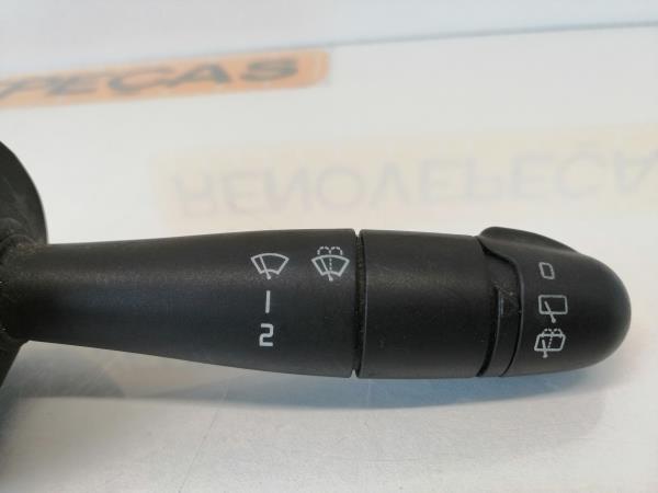 Comutador / Manete (Luzes/Piscas/Escovas/Fita) RENAULT CLIO II (BB_, CB_) | 98 - Imagem-1 Comutador / Manete (Luzes/Piscas/Escovas/Fita) RENAULT CLIO II (BB_, CB_) | 98 - Imagem-1
