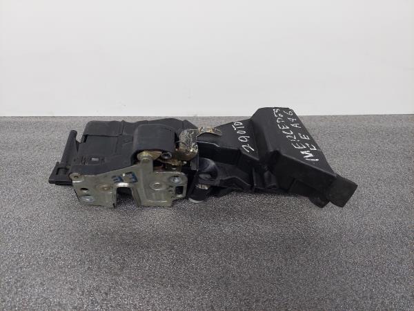 Fecho Porta Frente Esq MERCEDES-BENZ 200 - 300 D (124) | 85 - 93 Imagem-1 Fecho Porta Frente Esq MERCEDES-BENZ 200 - 300 D (124) | 85 - 93 Imagem-1