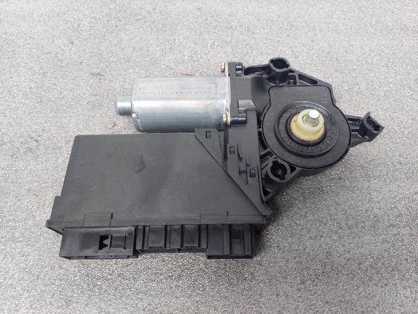 Motor Elevador Porta Tras Dto AUDI A4 (8E2, B6) | 00 - 05 Imagem-1 Motor Elevador Porta Tras Dto AUDI A4 (8E2, B6) | 00 - 05 Imagem-1