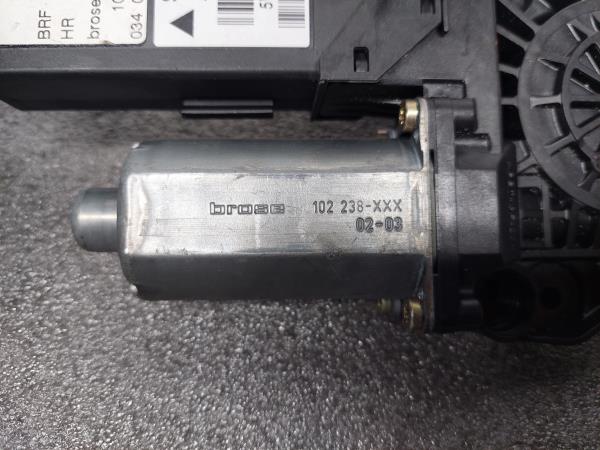 Motor Elevador Porta Tras Dto AUDI A4 (8E2, B6) | 00 - 05 Imagem-2 Motor Elevador Porta Tras Dto AUDI A4 (8E2, B6) | 00 - 05 Imagem-2