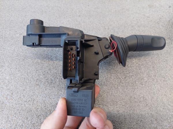 Comutador / Manete (Luzes/Piscas/Escovas/Fita) FORD MONDEO II (BAP) | 96 - 00 Imagem-2 Comutador / Manete (Luzes/Piscas/Escovas/Fita) FORD MONDEO II (BAP) | 96 - 00 Imagem-2