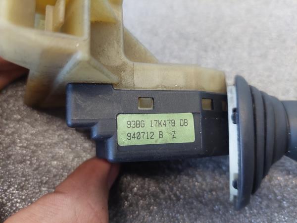 Comutador / Manete (Luzes/Piscas/Escovas/Fita) FORD MONDEO II (BAP) | 96 - 00 Imagem-2 Comutador / Manete (Luzes/Piscas/Escovas/Fita) FORD MONDEO II (BAP) | 96 - 00 Imagem-2
