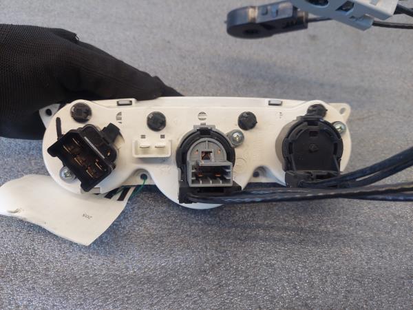 Comando Chaufagem FORD FOCUS Turnier (DNW) | 99 - 07 Imagem-1 Comando Chaufagem FORD FOCUS Turnier (DNW) | 99 - 07 Imagem-1
