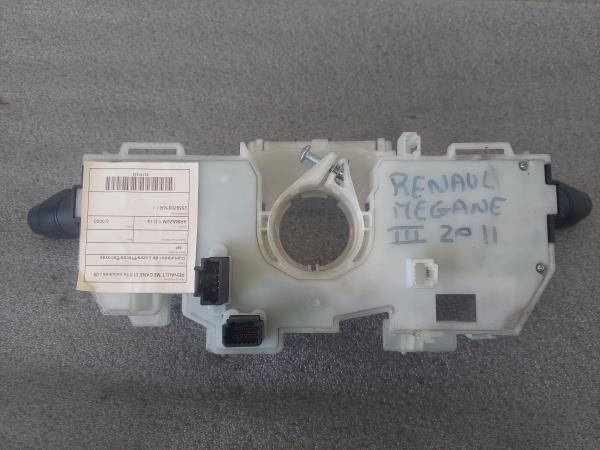 Comutador / Manete (Luzes/Piscas/Escovas/Fita) RENAULT MEGANE III três volumes | 09 - Imagem-3 Comutador / Manete (Luzes/Piscas/Escovas/Fita) RENAULT MEGANE III três volumes | 09 - Imagem-3