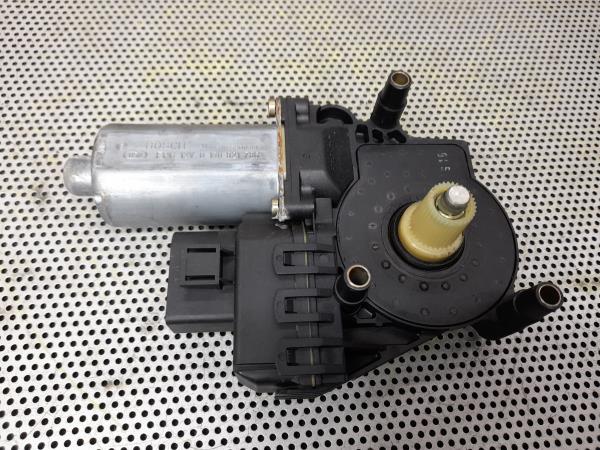 Motor Elevador Porta Frente Dto AUDI A4 Avant (8D5, B5) | 94 - 02 Imagem-1 Motor Elevador Porta Frente Dto AUDI A4 Avant (8D5, B5) | 94 - 02 Imagem-1