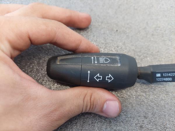 Comutador / Manete (Luzes/Piscas/Escovas/Fita) OPEL CORSA D (S07) | 06 - 14 Imagem-1 Comutador / Manete (Luzes/Piscas/Escovas/Fita) OPEL CORSA D (S07) | 06 - 14 Imagem-1