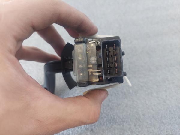 Comutador / Manete (Luzes/Piscas/Escovas/Fita) SAAB 9-3 (YS3D) | 98 - 03 Imagem-2 Comutador / Manete (Luzes/Piscas/Escovas/Fita) SAAB 9-3 (YS3D) | 98 - 03 Imagem-2