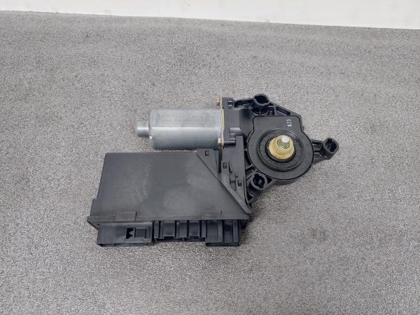 Motor Elevador Porta Tras Dto AUDI A4 (8E2, B6) | 00 - 05 Imagem-1 Motor Elevador Porta Tras Dto AUDI A4 (8E2, B6) | 00 - 05 Imagem-1