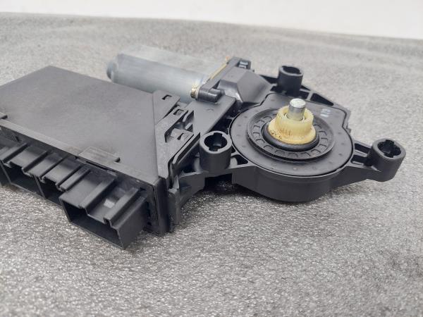 Motor Elevador Porta Tras Dto AUDI A4 (8E2, B6) | 00 - 05 Imagem-2 Motor Elevador Porta Tras Dto AUDI A4 (8E2, B6) | 00 - 05 Imagem-2