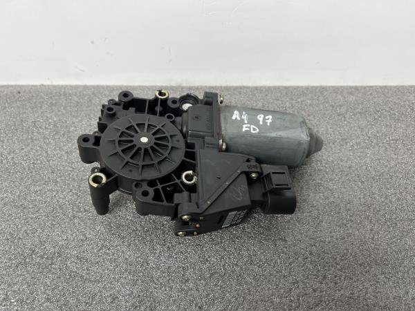 Motor Elevador Porta Frente Dto AUDI A4 (8D2, B5) | 94 - 01 Imagem-1 Motor Elevador Porta Frente Dto AUDI A4 (8D2, B5) | 94 - 01 Imagem-1