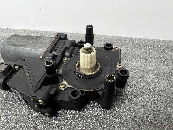 Motor Elevador Porta Frente Dto AUDI A4 (8D2, B5) | 94 - 01 Imagem-2 Motor Elevador Porta Frente Dto AUDI A4 (8D2, B5) | 94 - 01 Imagem-2