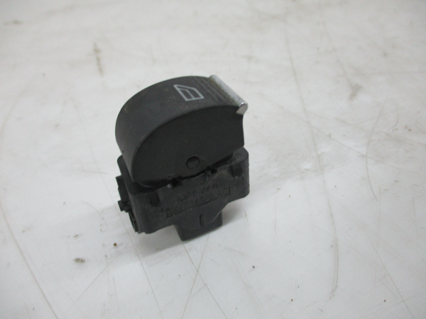 Comando/Interrutor/Botao Vidro Frente Dto FORD FIESTA VI (CB1, CCN) | 08 - Imagem-1 Comando/Interrutor/Botao Vidro Frente Dto FORD FIESTA VI (CB1, CCN) | 08 - Imagem-1
