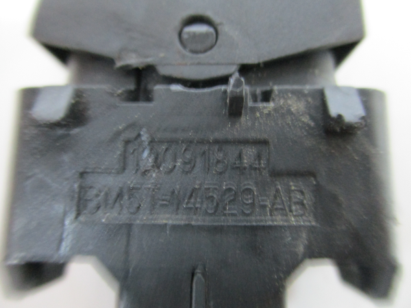 Comando/Interrutor/Botao Vidro Frente Dto FORD FIESTA VI (CB1, CCN) | 08 - Imagem-3 Comando/Interrutor/Botao Vidro Frente Dto FORD FIESTA VI (CB1, CCN) | 08 - Imagem-3