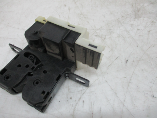 Fecho Tampa Mala RENAULT LAGUNA II (BG0/1_) | 01 - 07 Imagem-4 Fecho Tampa Mala RENAULT LAGUNA II (BG0/1_) | 01 - 07 Imagem-4