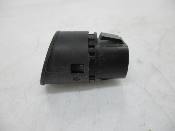 Interruptor / Botao (Start/Stop) RENAULT MEGANE II (BM0/1_, CM0/1_) | 01 - 12 Imagem-2 Interruptor / Botao (Start/Stop) RENAULT MEGANE II (BM0/1_, CM0/1_) | 01 - 12 Imagem-2