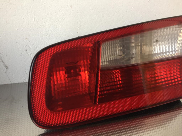 Farolim Dto RENAULT LAGUNA II (BG0/1_) | 01 - 07 Imagem-2 Farolim Dto RENAULT LAGUNA II (BG0/1_) | 01 - 07 Imagem-2