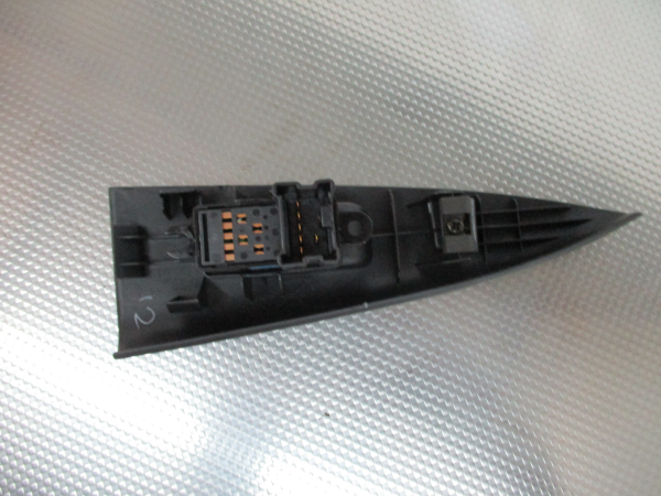 Comando/Interrutor/Botao Vidro Tras Dto NISSAN NOTE (E11, NE11) | 05 - 13 Imagem-4 Comando/Interrutor/Botao Vidro Tras Dto NISSAN NOTE (E11, NE11) | 05 - 13 Imagem-4