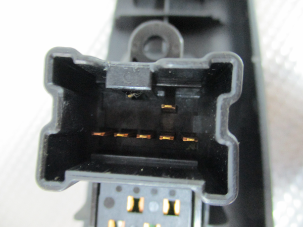 Comando/Interrutor/Botao Vidro Tras Dto NISSAN NOTE (E11, NE11) | 05 - 13 Imagem-5 Comando/Interrutor/Botao Vidro Tras Dto NISSAN NOTE (E11, NE11) | 05 - 13 Imagem-5
