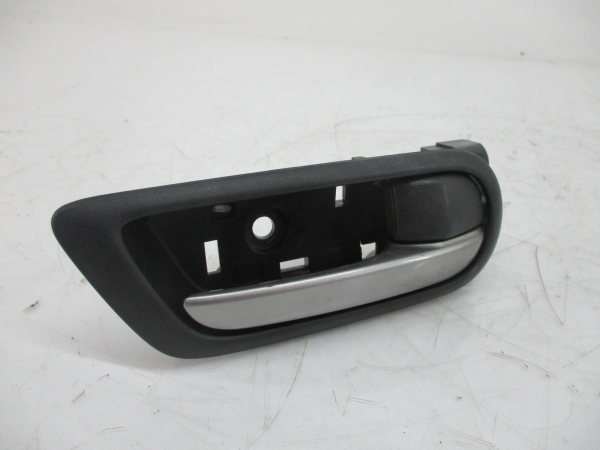 Puxador Interior Frente Dto MAZDA 6 Hatchback (GH) | 07 - 13 Imagem-2 Puxador Interior Frente Dto MAZDA 6 Hatchback (GH) | 07 - 13 Imagem-2