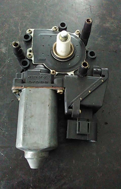 Motor Elevador Porta Tras Dto AUDI A4 (8D2, B5) | 94 - 01 Imagem-1 Motor Elevador Porta Tras Dto AUDI A4 (8D2, B5) | 94 - 01 Imagem-1