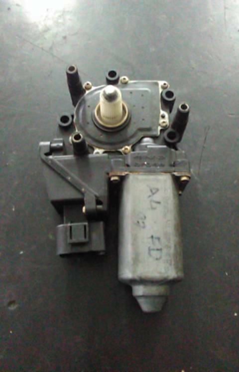 Motor Elevador Porta Frente Dto AUDI A4 (8D2, B5) | 94 - 01 Imagem-1 Motor Elevador Porta Frente Dto AUDI A4 (8D2, B5) | 94 - 01 Imagem-1