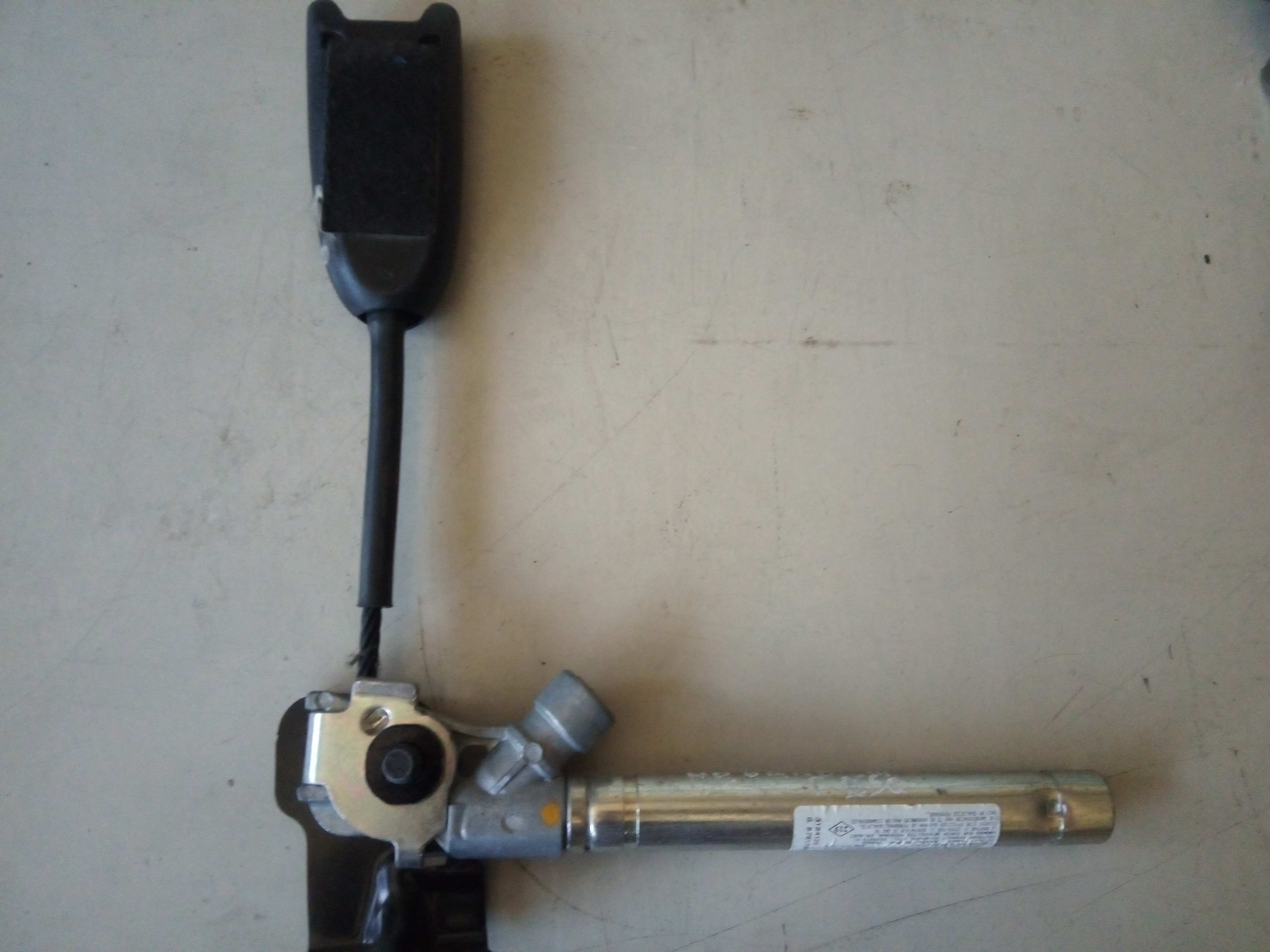 Engate Cinto Frente Esq RENAULT MEGANE III três volumes | 09 - 