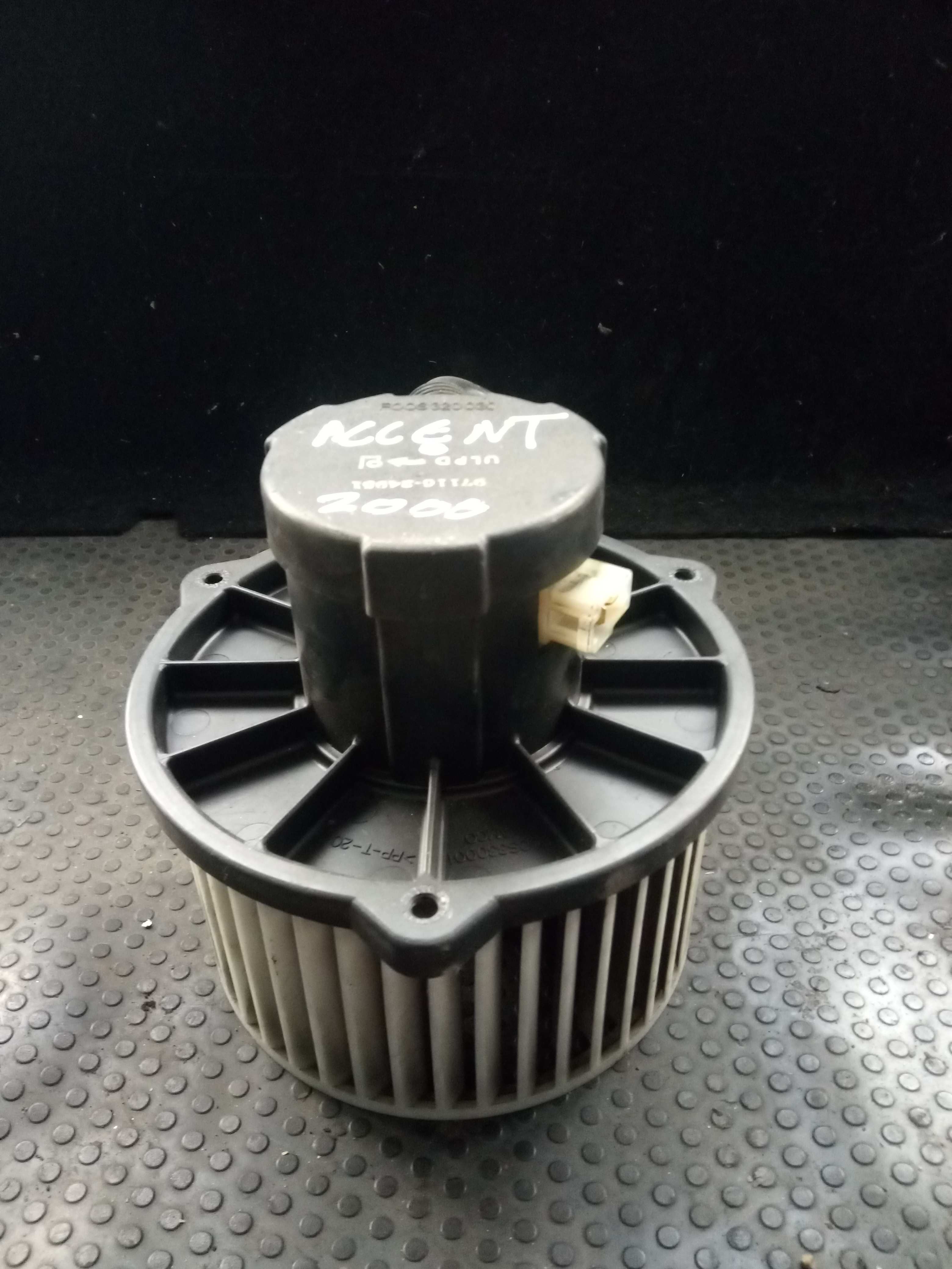 Motor Chaufagem HYUNDAI ACCENT II três volumes (LC) | 99 - 17 Imagem-1 Motor Chaufagem HYUNDAI ACCENT II três volumes (LC) | 99 - 17 Imagem-1