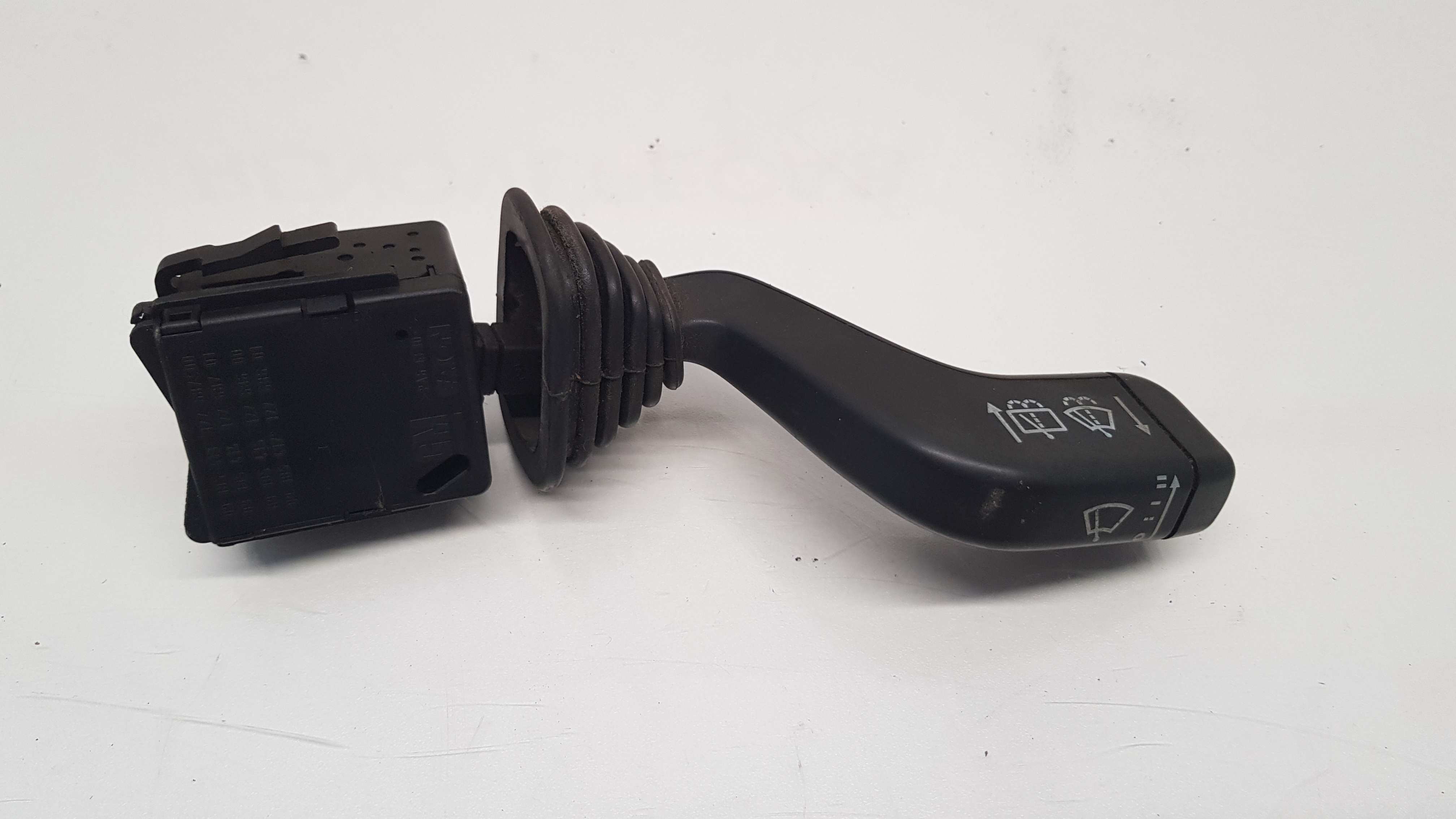 Comutador / Manete (Luzes/Piscas/Escovas/Fita) OPEL CORSA C (X01) | 00 - 09 Imagem-1 Comutador / Manete (Luzes/Piscas/Escovas/Fita) OPEL CORSA C (X01) | 00 - 09 Imagem-1