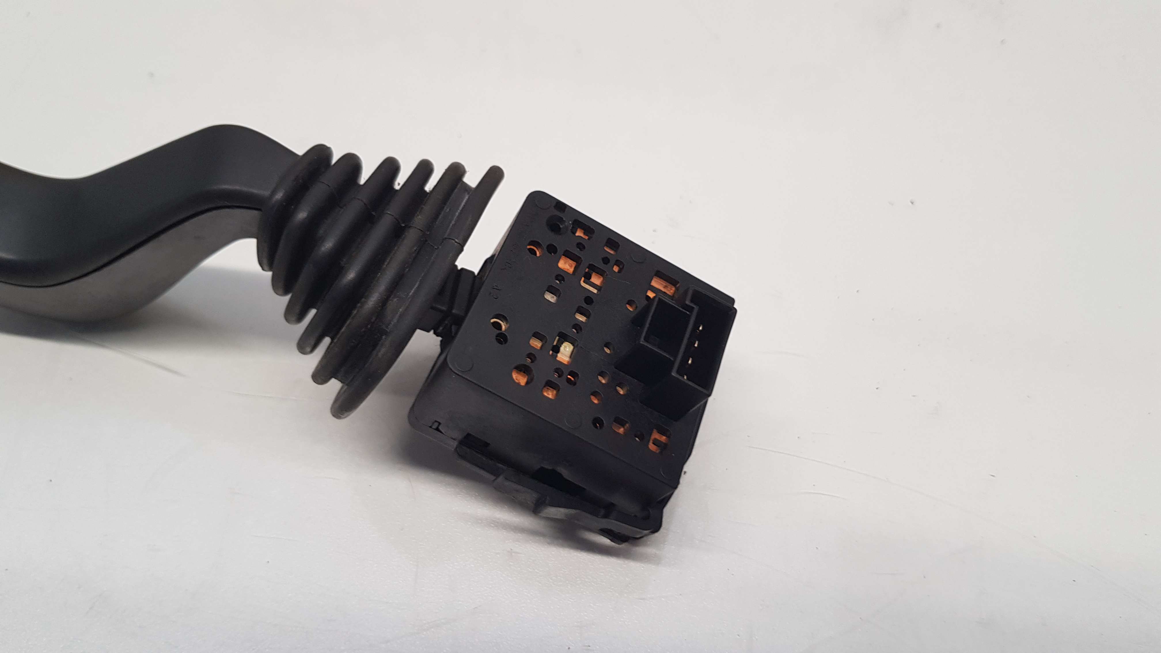 Comutador / Manete (Luzes/Piscas/Escovas/Fita) OPEL CORSA C (X01) | 00 - 09 Imagem-2 Comutador / Manete (Luzes/Piscas/Escovas/Fita) OPEL CORSA C (X01) | 00 - 09 Imagem-2