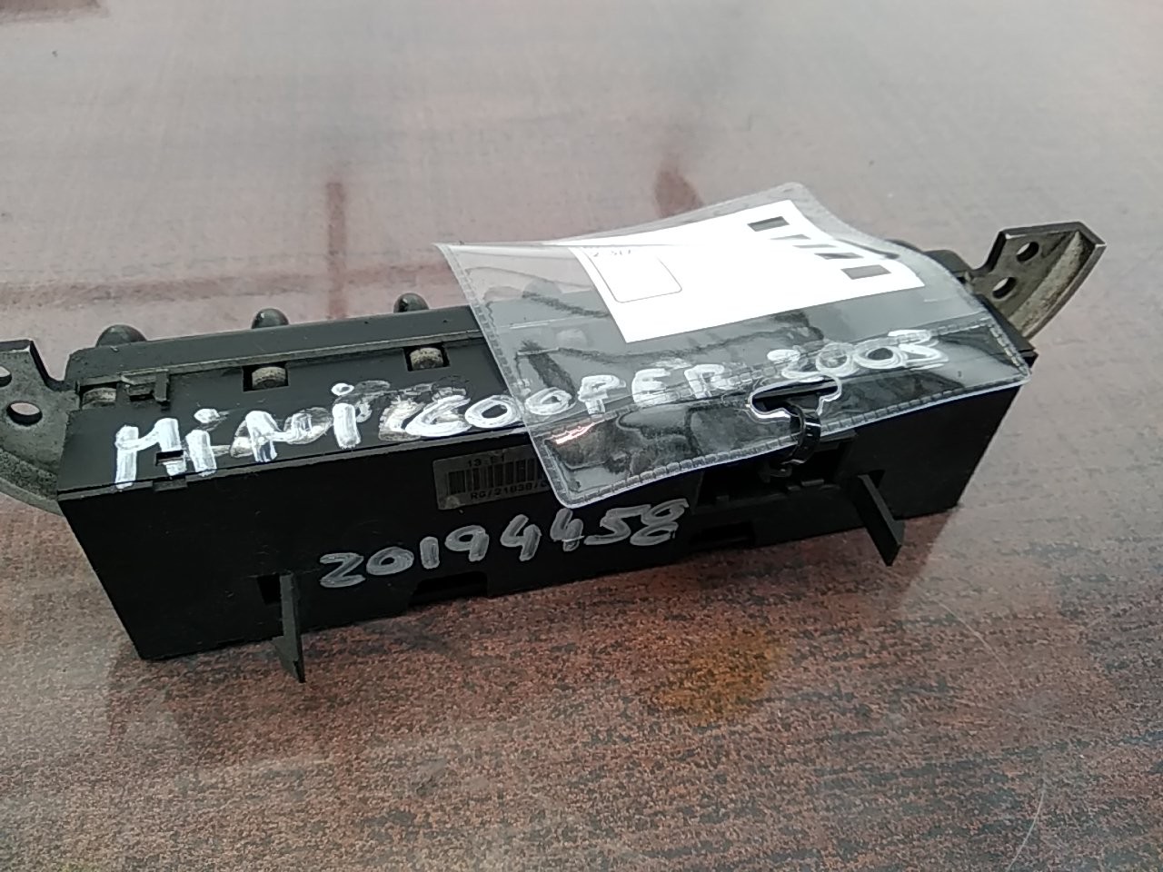 Left front window switch MINI MINI (R50, R53) | 01 - 06 Imagem-1