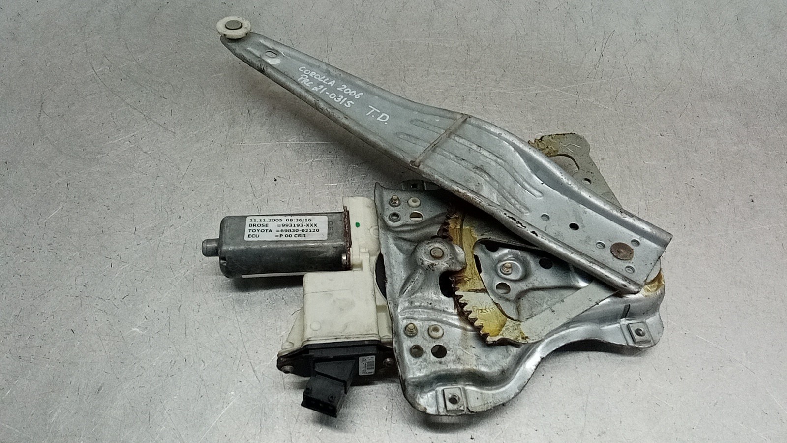 Elevalunas trasero derecho TOYOTA COROLLA Combi (_E12_) | 01 - 08 Imagem-1