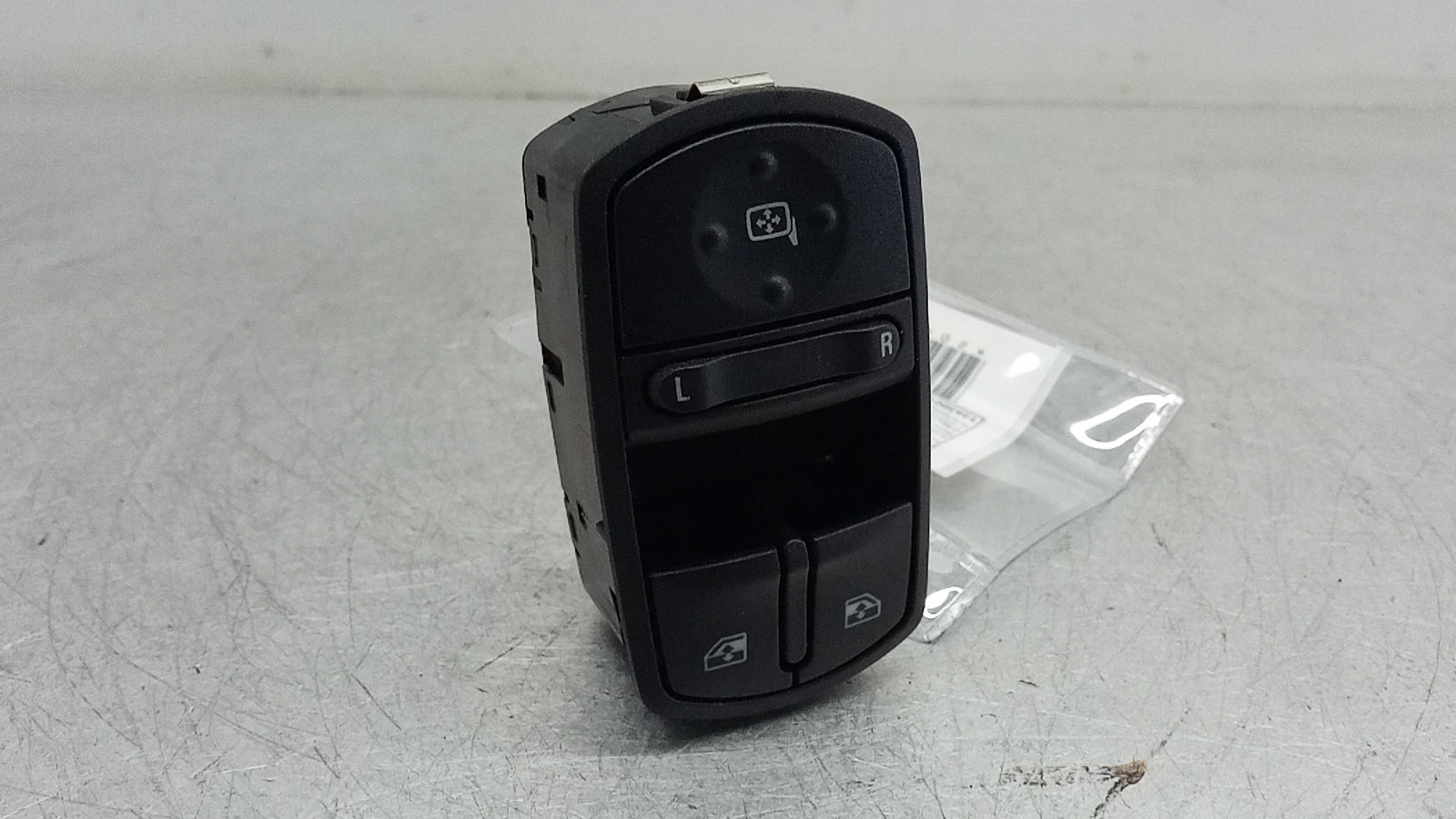 Left front window switch OPEL CORSA E (X15) | 14 - 