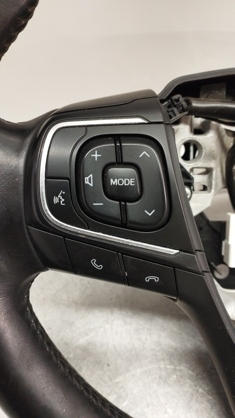 Steering wheel TOYOTA AVENSIS três volumes (_T27_) | 08 - 18 Imagem-1